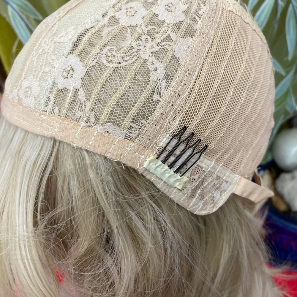 CLEARANCE stunning heatsafe atomic blonde bob